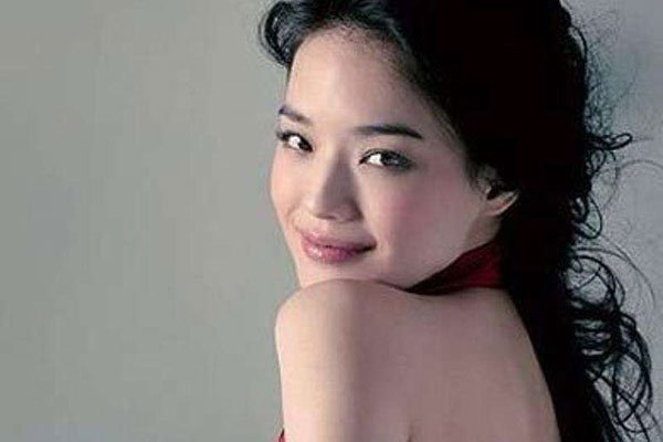 ��俳���ǰ������ Ů��������Ĺ�������Ƭ