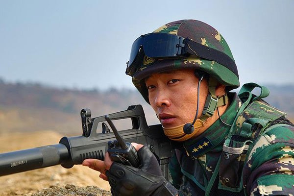 刘金沂刘队长对象是谁 男教官刘金沂蓝心在一起了吗