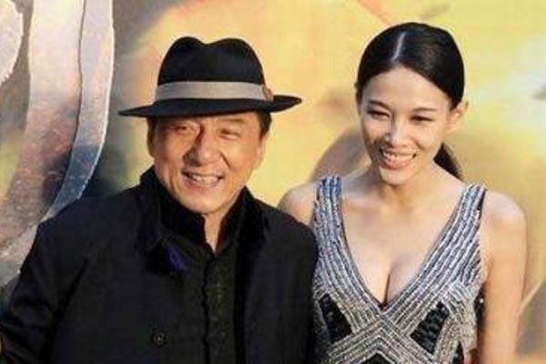 刘金沂刘队长对象是谁 男教官刘金沂蓝心在一起了吗