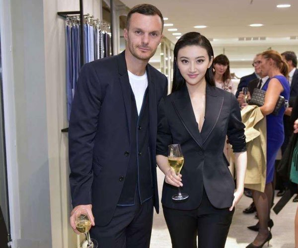 ���������·�� δ������ϰ��ﱳ���и��þ�ʦ