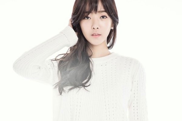 裴涩琪三级片有哪些 小苹果mv女主角裴涩琪风姿绰约