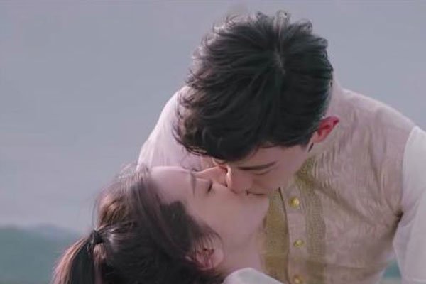 迪丽热巴裸装图片p图 被一些无聊的人ps不雅照片