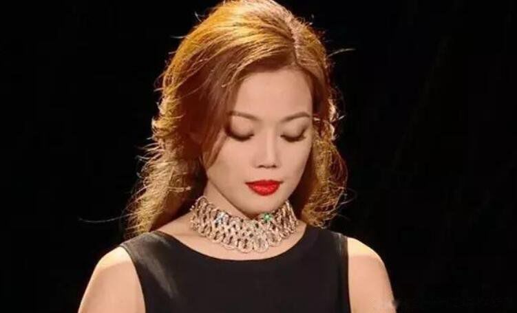 ����Ȧ�����ж��Ҷ���� �������������Ȧ�ж�����ʵ����