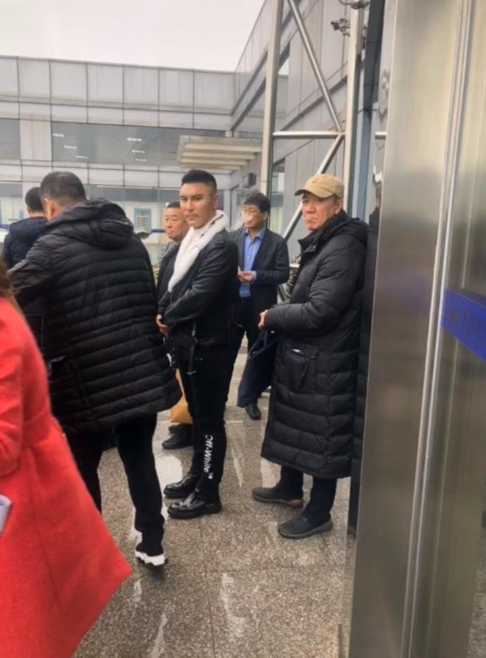 ʷ��ѿ���ڵ��ɷ����ױ� ������Աʷ��ѿǰ���ɷ���˭