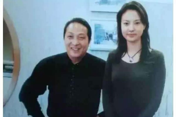 ��������Ϊ12��һ��Ů�ǿ��� ���ʵ�:��ʦ����������Ϊ12��Ů�ǿ���