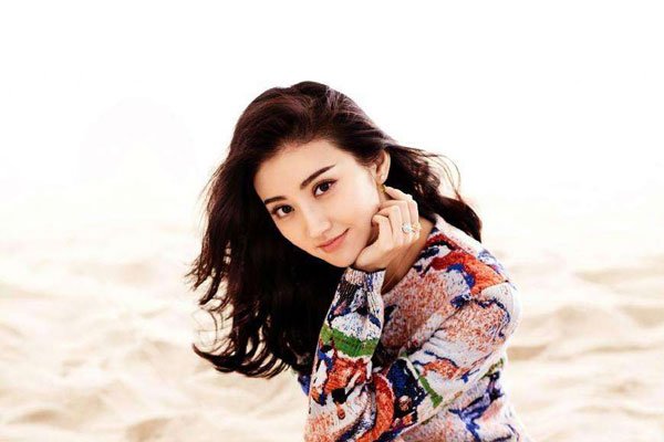 韩雪和景甜哪个更牛 背景都不一般但军人背景更牛气