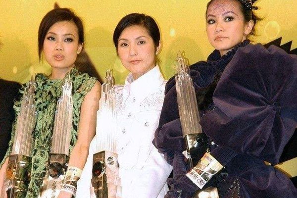 ����ʫ������������� �ý��ù�ϵ������ͬ־