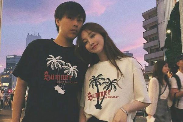 55开和uu已经分手了 赵梦玥卢本伟正式分手(uu夹腿门事件怎么回事)