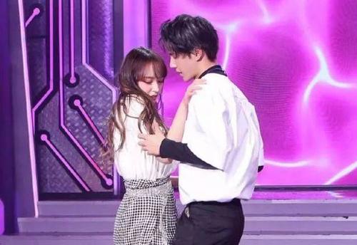 ��һ�����������Ķ�������˭ ż����һ����������ϲ����Ů��