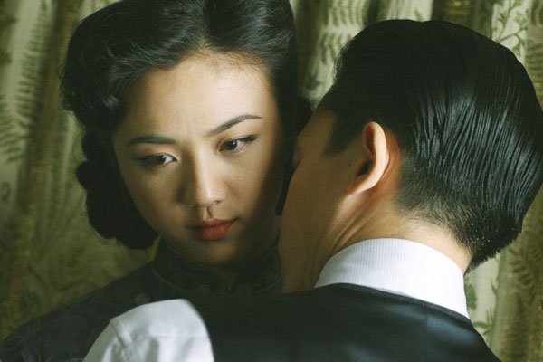 梁朝伟分腿进入汤唯图片 《色戒》中梁朝伟汤唯证据图