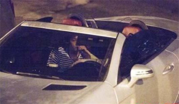 边伯贤金泰妍接吻照片是真的吗 边伯贤金泰妍恋爱到底是怎么回事