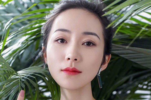 ��ѩ���Ϲ���˭ ���ӵ�λ�ߣ���ѩ�ɷ���ɽ��������