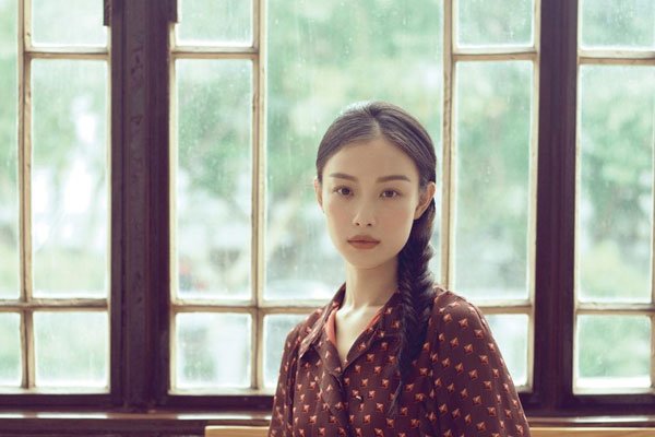 倪妮黑料刮毛门 照片中手托图尺度大不是本人