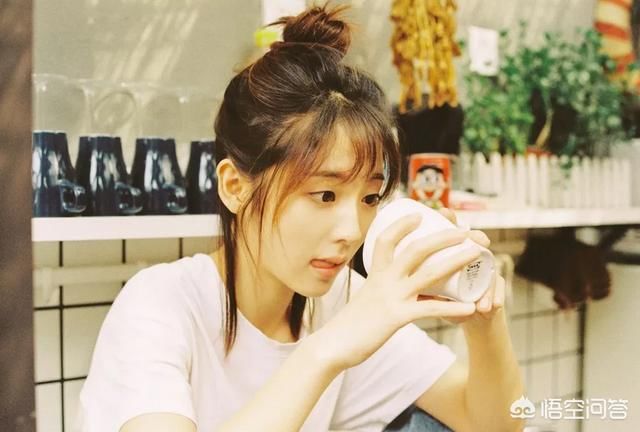 �ϷƸ������ϼ�� Ů��Ա�Ϸ����ݵĵ��Ӿ�����Щ