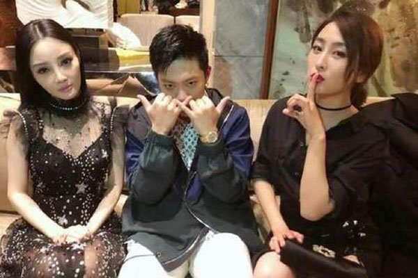 ��С贺�PGone���¼�ʼĩ Ƥ�������С����ڻ���һ����