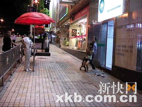 ����Ů�ؾ���ǹ���нٷ� �����ܲ��Ĵ�ͽ������������ǹ