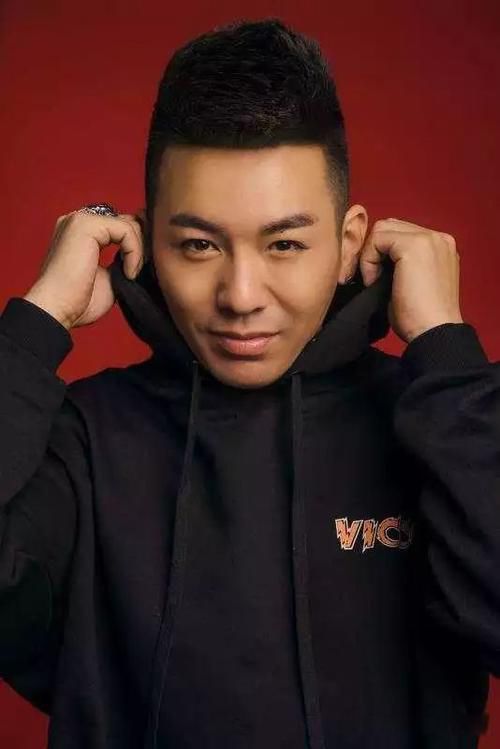 �ൺ��¶¶������� 80����ൺ��һ��Ů