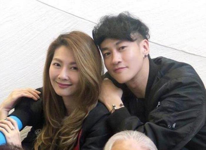 ���󶫸������ϼ�� С8�������֊�ϣ���ĺ���