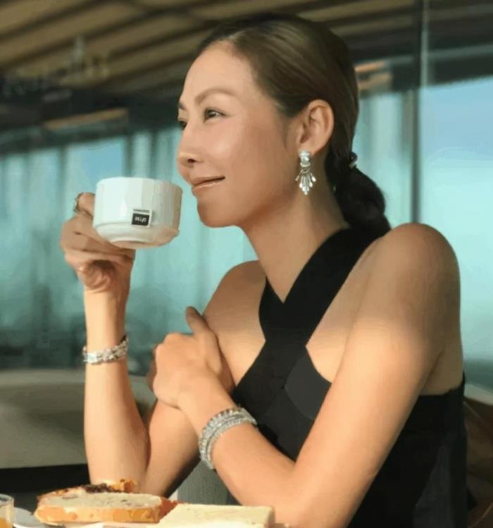 ���󶫸������ϼ�� С8�������֊�ϣ���ĺ���