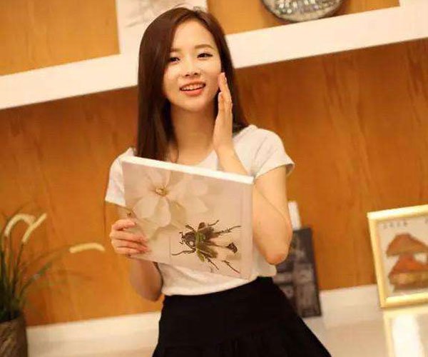 腾讯解说林梦鸽是谁 90后的女生家庭资料信息