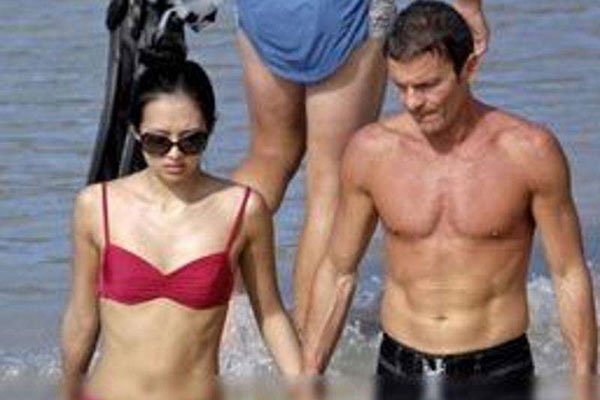 �����������µ����� ǰ������ʷ�������µ�ɳ̲��80��Ƭ