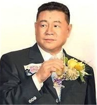 刘銮雄和关之琳高尔夫是怎么回事 放了两个:刘銮雄把高尔夫球塞到了哪