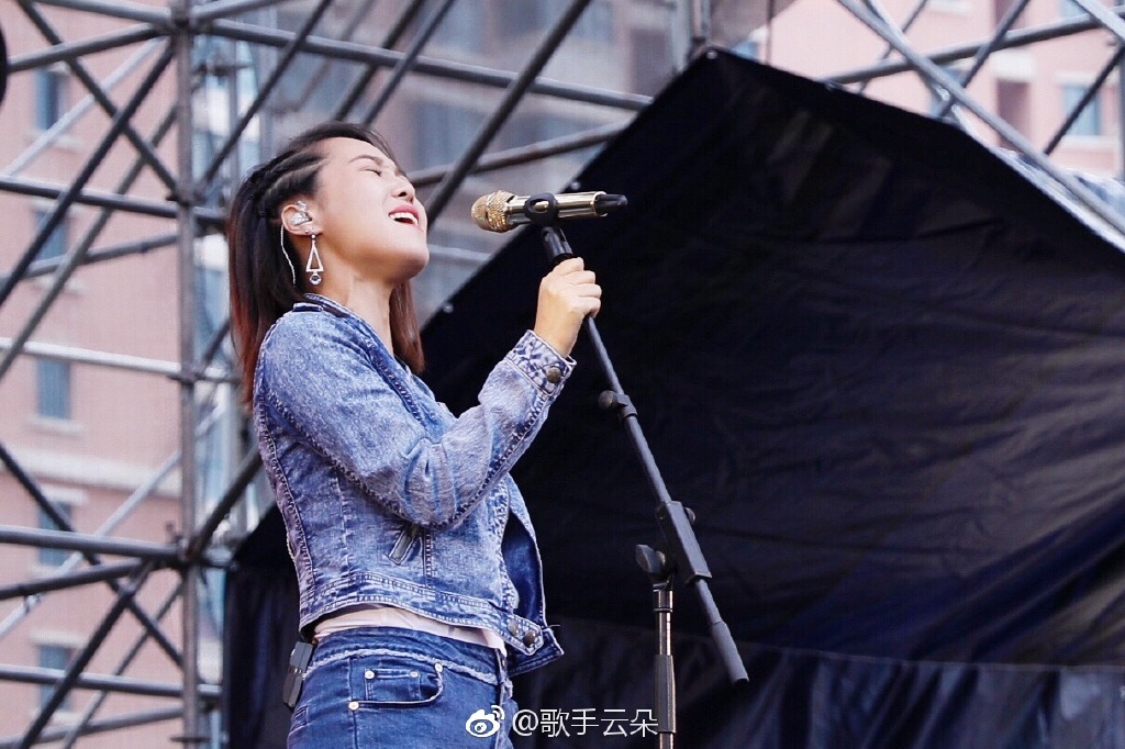 ��Ӣ�͵�����ô���� ˣ���Ʊ��߹ݣ���˭��ʹ��Ӣ��������ɵ�Ǹ