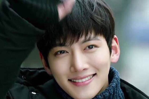 池昌旭南大门事件是啥 服务生在南大门ktv里工作