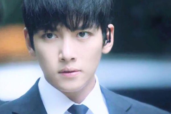 池昌旭南大门事件是啥 服务生在南大门ktv里工作