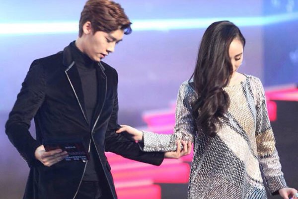 ���ݺ����׷廳��������� ������Ů��һ��֤��ʵ��