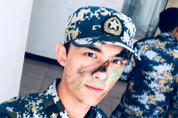 ���ں��⾩��ɶ��ϵ ����������Ϸ���Ǹ��ӹ�ϵ