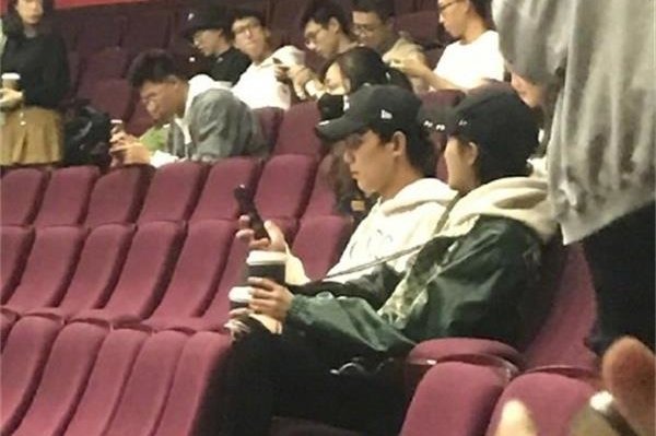 ���ں��⾩��ɶ��ϵ ����������Ϸ���Ǹ��ӹ�ϵ