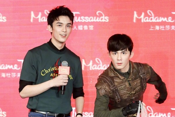 ���ں��⾩��ɶ��ϵ ����������Ϸ���Ǹ��ӹ�ϵ