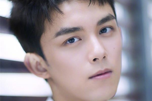 ���ں��⾩��ɶ��ϵ ����������Ϸ���Ǹ��ӹ�ϵ