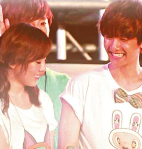 边伯贤金泰妍恋爱 EXO边伯贤金泰妍接吻照片是真的吗