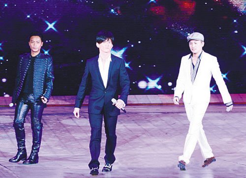 С���ӳ�Ա3������������ �������ˣ�С���ӽ�ɢ�󶼸���ȥ��