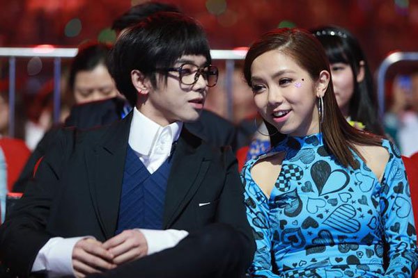 华晨宇和邓紫棋谈过恋爱吗 不是一个时代的为何会分手