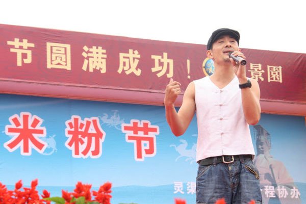 阿宝为何消失了 回归家庭退出演艺圈不出来了