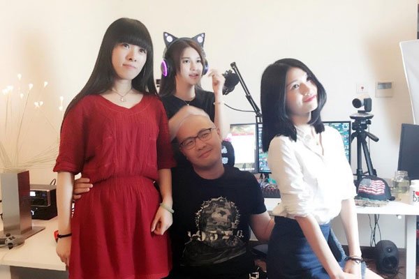 刘杀鸡身边三大美女坐骑是谁 吻过她:刘杀鸡和钱小叶什么关系