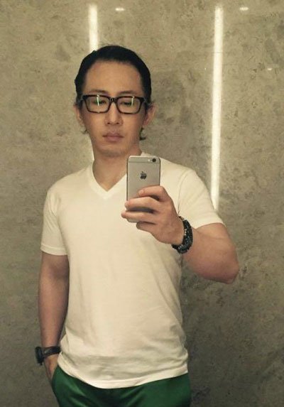 魔术师刘谦怎么消失了 跪日本天皇:刘谦给日本人跪着磕头视频是真的吗