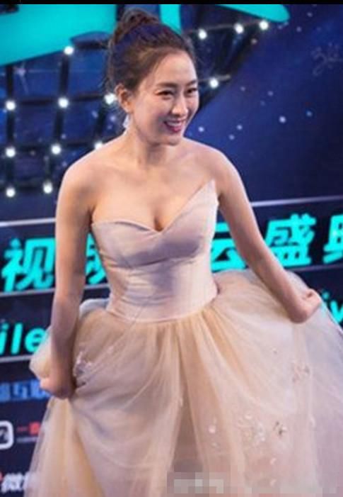 ����Ϊʲô�������� 38D��Χ��ǰ�����ڶ�ϲ����ˣ