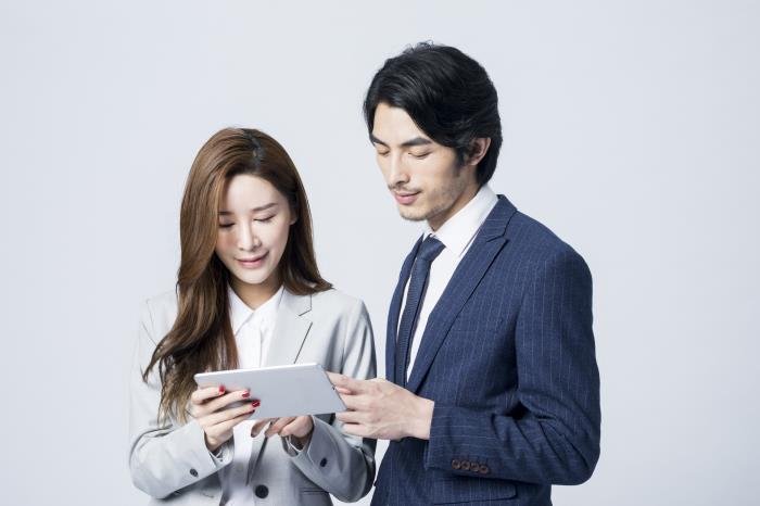 男领导撩我是喜欢我吗 你欲拒还迎:男领导撩女下属表现