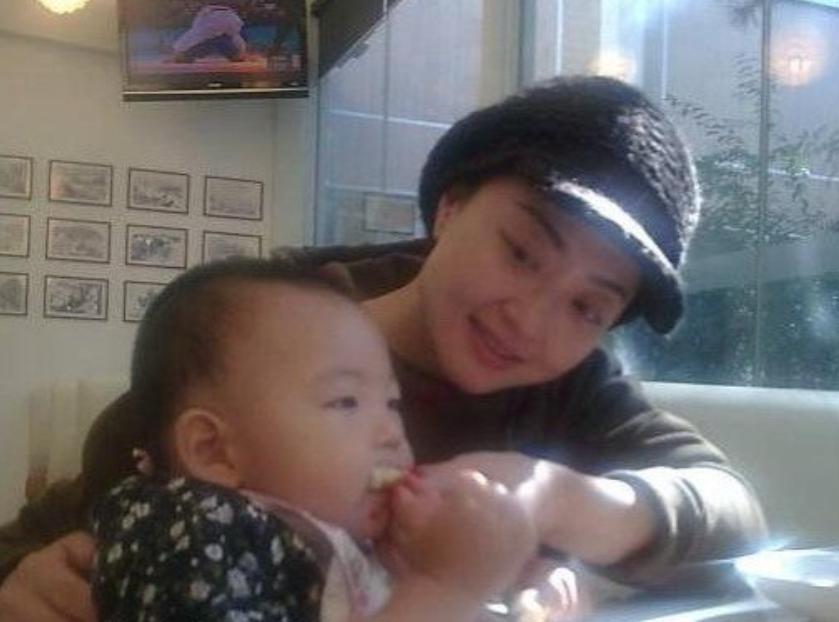 ԭ�������Ϲ���־�ո�������ͼƬ һ�����ڣ�Ů��Աԭ�����Ϲ���˭ѽ