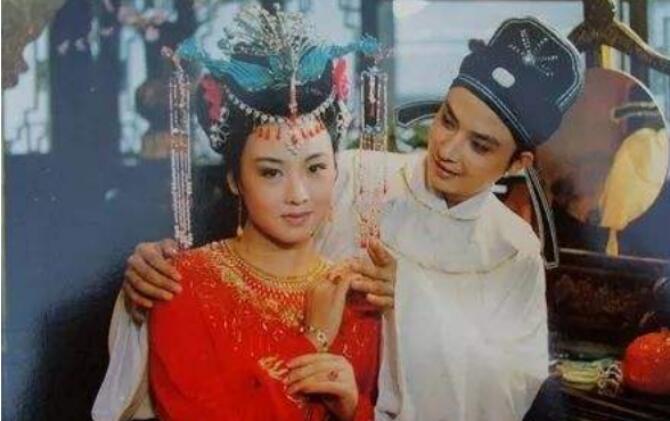 ��ټ����������ϼ�� ��������ɫ������ں�¥�������˭