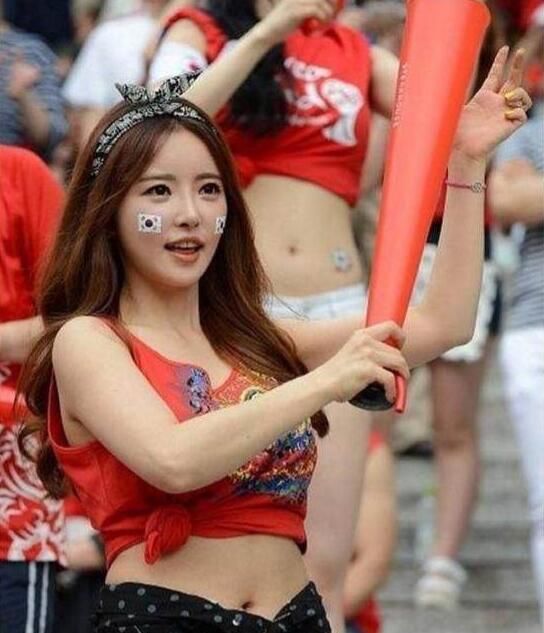 �������廨�������װ Ů��ԱΪ����ע������Ƭ