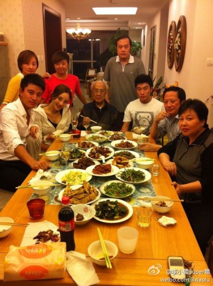 李小璐家世情况 做什么的?李小璐的爸爸是什么身份