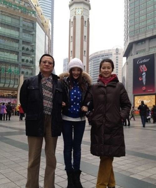 李小璐家世情况 做什么的?李小璐的爸爸是什么身份