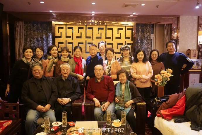 Ԭõ�ں�¥���а�����ʲô��ɫ�� ��ͬ�У�Ԭõ�Ϲ���������