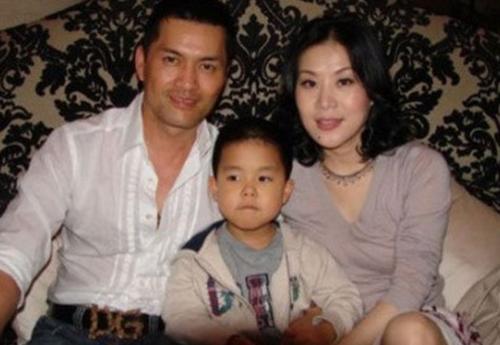 吕良伟老婆杨小娟个人资料 三段婚姻:杨小娟是他的第三任妻子