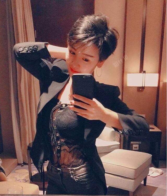 ����Ϫ�������ϼ�� Ů��������Ϫ������ĳ�˵ĺ���